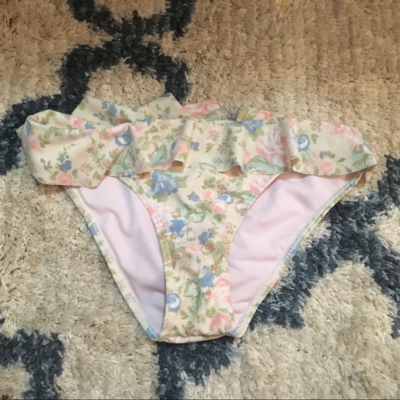 Bikini - Picture 1 of 1